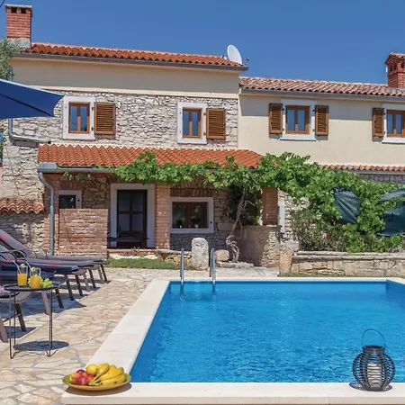 Vakantiehuis In With 4 Bedrooms, Internet&outdoor Swimming Pool Ližnjan