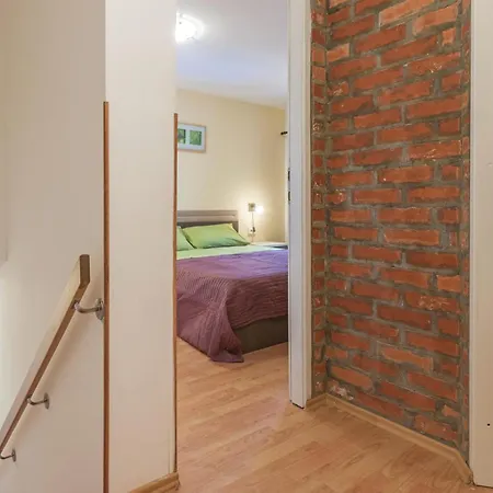 Vakantiehuis In With 4 Bedrooms, Internet&outdoor Swimming Pool Ližnjan