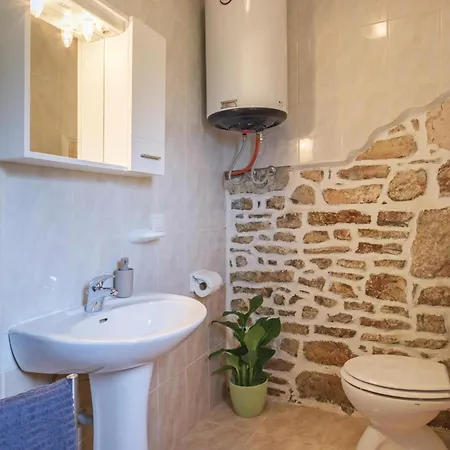In With 4 Bedrooms, Internet&outdoor Swimming Pool Ližnjan