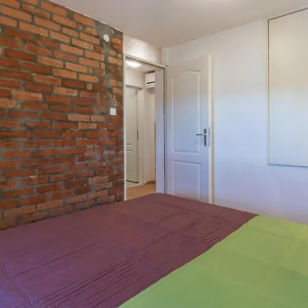 In With 4 Bedrooms, Internet&outdoor Swimming Pool