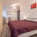 בית נופש Front In *