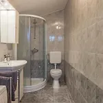 בית נופש Front In *