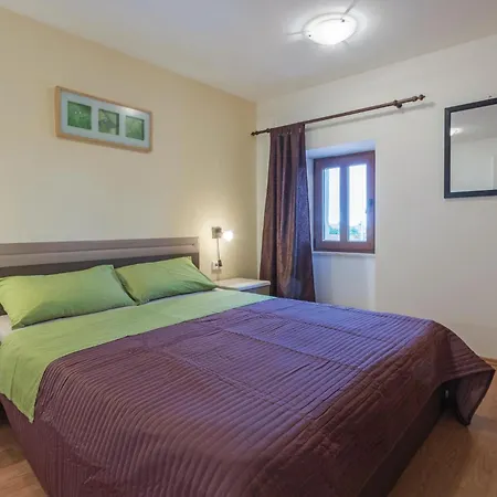 Beautiful Home In Liznjan With Ethernet Internet Liznjan