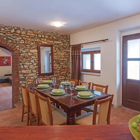 Holiday home Beautiful Home In Liznjan With Ethernet Internet *