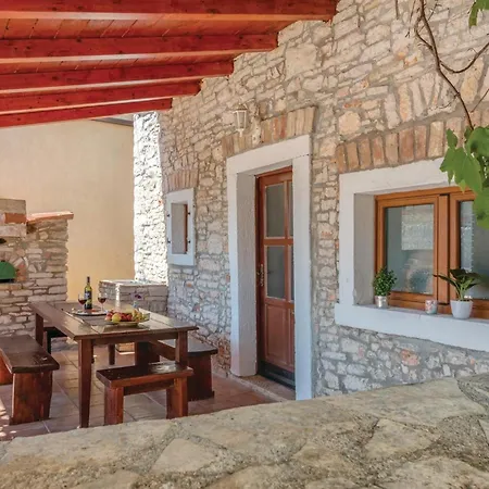 Holiday home Beautiful Home In Liznjan With Ethernet Internet *