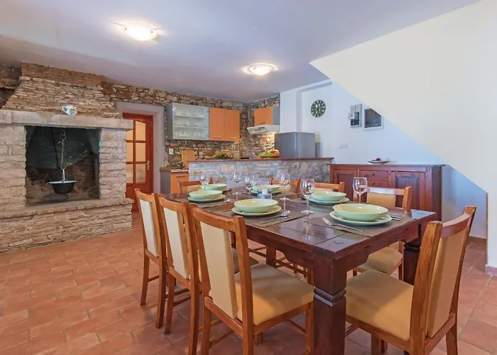 Ferienhaus 4 Bedroom Cozy Home In Liznjan Ližnjan